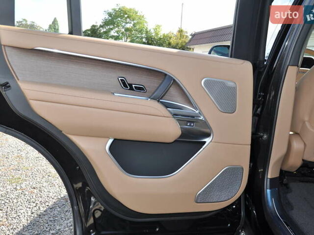 Черный Ленд Ровер Рендж Ровер, объемом двигателя 3 л и пробегом 1 тыс. км за 246811 $, фото 43 на Automoto.ua