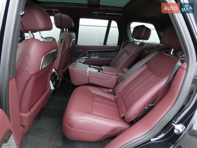 Ленд Ровер Рендж Ровер 2025 в Киеве на Automoto.ua Черный Ленд Ровер Рендж Ровер, объемом двигателя 4.39 л и пробегом 10 тыс. км за 234570 $, фото 5 на Automoto.ua