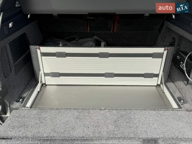 Чорний Ленд Ровер Рендж Ровер, об'ємом двигуна 3 л та пробігом 20 тис. км за 215000 $, фото 42 на Automoto.ua