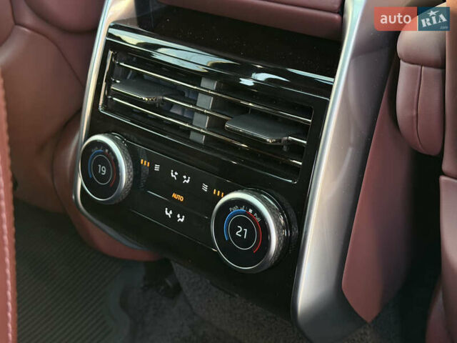 Черный Ленд Ровер Рендж Ровер, объемом двигателя 4.4 л и пробегом 5 тыс. км за 309000 $, фото 29 на Automoto.ua