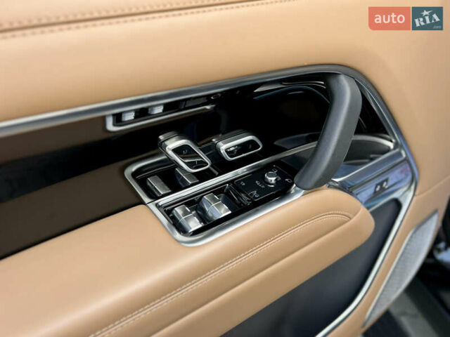 Чорний Ленд Ровер Рендж Ровер, об'ємом двигуна 4.39 л та пробігом 14 тис. км за 240000 $, фото 27 на Automoto.ua