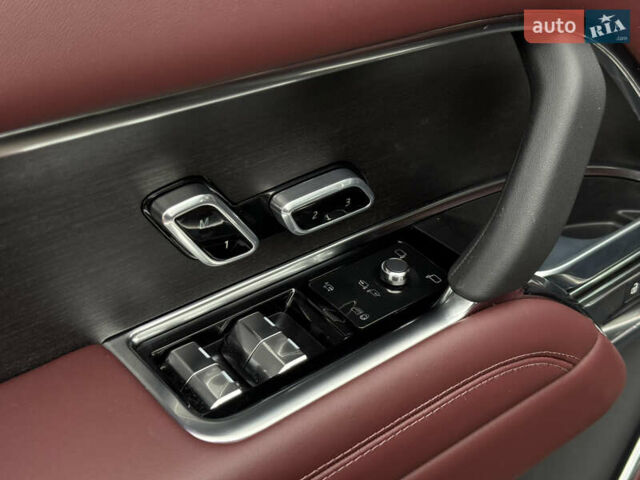 Чорний Ленд Ровер Рендж Ровер, об'ємом двигуна 3 л та пробігом 2 тис. км за 230000 $, фото 25 на Automoto.ua