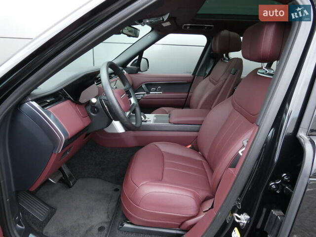 Ленд Ровер Рендж Ровер 2025 в Киеве на Automoto.ua Черный Ленд Ровер Рендж Ровер, объемом двигателя 4.39 л и пробегом 10 тыс. км за 234570 $, фото 4 на Automoto.ua