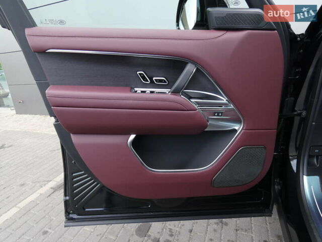 Ленд Ровер Рендж Ровер 2025 в Киеве на Automoto.ua Черный Ленд Ровер Рендж Ровер, объемом двигателя 4.39 л и пробегом 10 тыс. км за 234570 $, фото 10 на Automoto.ua