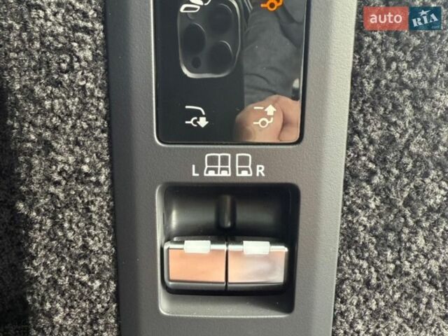 Чорний Ленд Ровер Рендж Ровер, об'ємом двигуна 3 л та пробігом 20 тис. км за 215000 $, фото 44 на Automoto.ua