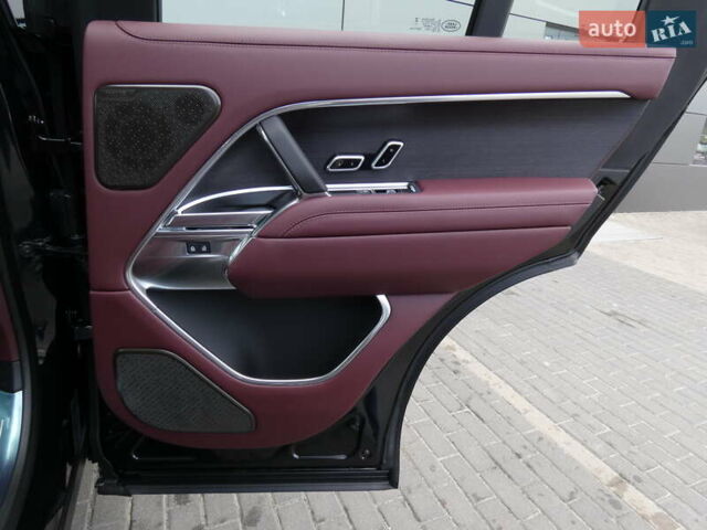 Ленд Ровер Рендж Ровер 2025 в Киеве на Automoto.ua Черный Ленд Ровер Рендж Ровер, объемом двигателя 4.39 л и пробегом 10 тыс. км за 234570 $, фото 13 на Automoto.ua