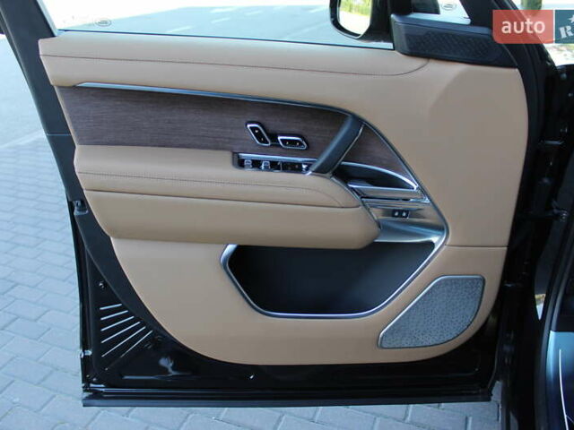 Чорний Ленд Ровер Рендж Ровер, об'ємом двигуна 3 л та пробігом 3 тис. км за 218445 $, фото 7 на Automoto.ua