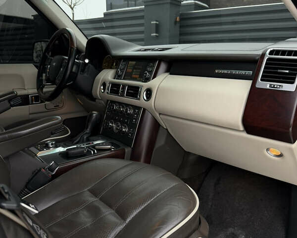 Коричневый Ленд Ровер Рендж Ровер, объемом двигателя 5 л и пробегом 207 тыс. км за 13700 $, фото 108 на Automoto.ua