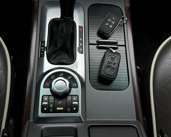 Коричневый Ленд Ровер Рендж Ровер, объемом двигателя 5 л и пробегом 207 тыс. км за 13700 $, фото 95 на Automoto.ua