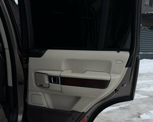 Коричневый Ленд Ровер Рендж Ровер, объемом двигателя 5 л и пробегом 207 тыс. км за 13700 $, фото 122 на Automoto.ua