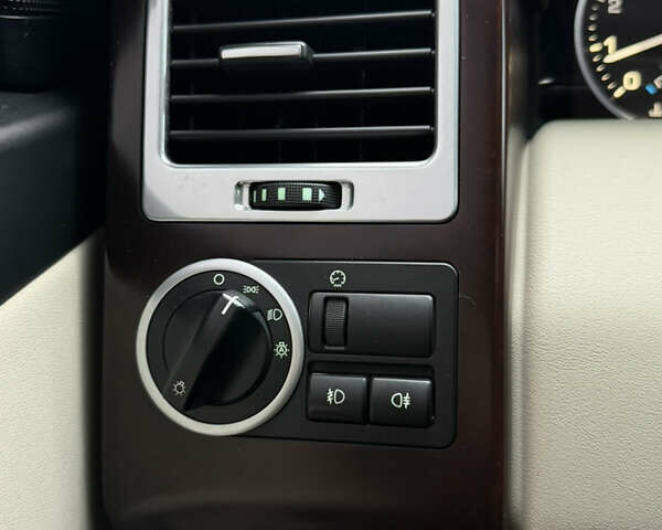 Коричневый Ленд Ровер Рендж Ровер, объемом двигателя 5 л и пробегом 207 тыс. км за 13700 $, фото 91 на Automoto.ua