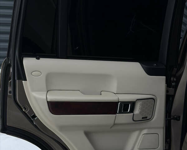 Коричневый Ленд Ровер Рендж Ровер, объемом двигателя 5 л и пробегом 207 тыс. км за 13700 $, фото 83 на Automoto.ua