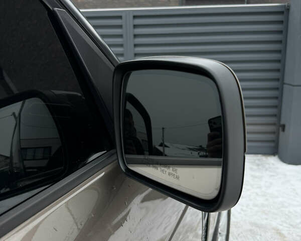 Коричневый Ленд Ровер Рендж Ровер, объемом двигателя 5 л и пробегом 207 тыс. км за 13700 $, фото 106 на Automoto.ua