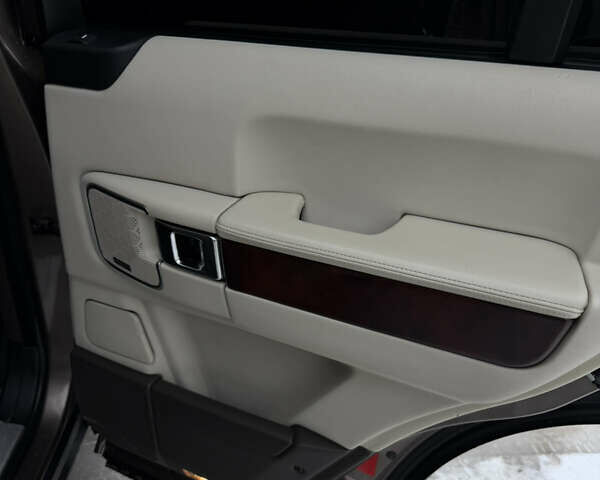 Коричневый Ленд Ровер Рендж Ровер, объемом двигателя 5 л и пробегом 207 тыс. км за 13700 $, фото 74 на Automoto.ua