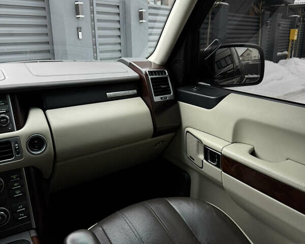 Коричневый Ленд Ровер Рендж Ровер, объемом двигателя 5 л и пробегом 207 тыс. км за 13700 $, фото 120 на Automoto.ua