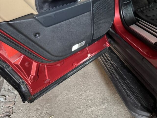 Ленд Ровер Рендж Ровер 2007 в Днепре (Днепропетровске) на Automoto.ua Красный Ленд Ровер Рендж Ровер, объемом двигателя 4.4 л и пробегом 190 тыс. км за 12500 $, фото 8 на Automoto.ua