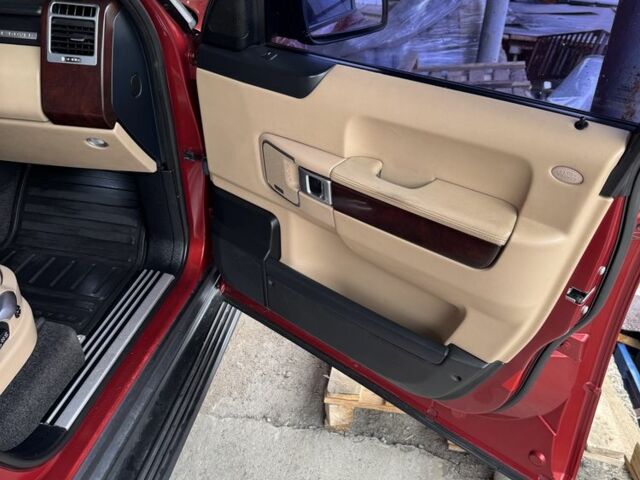 Ленд Ровер Рендж Ровер 2007 в Днепре (Днепропетровске) на Automoto.ua Красный Ленд Ровер Рендж Ровер, объемом двигателя 4.4 л и пробегом 190 тыс. км за 12500 $, фото 9 на Automoto.ua