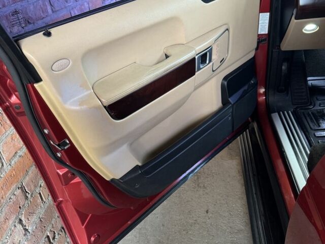 Ленд Ровер Рендж Ровер 2007 в Днепре (Днепропетровске) на Automoto.ua Красный Ленд Ровер Рендж Ровер, объемом двигателя 4.4 л и пробегом 190 тыс. км за 12500 $, фото 12 на Automoto.ua