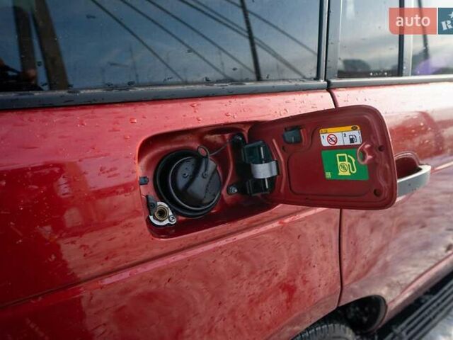 Червоний Ленд Ровер Рендж Ровер, об'ємом двигуна 4.2 л та пробігом 406 тис. км за 9520 $, фото 10 на Automoto.ua