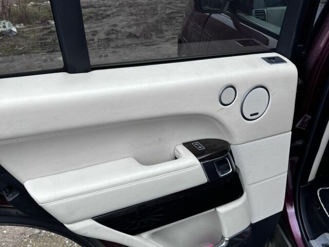 Красный Ленд Ровер Рендж Ровер, объемом двигателя 4.4 л и пробегом 69 тыс. км за 9500 $, фото 9 на Automoto.ua