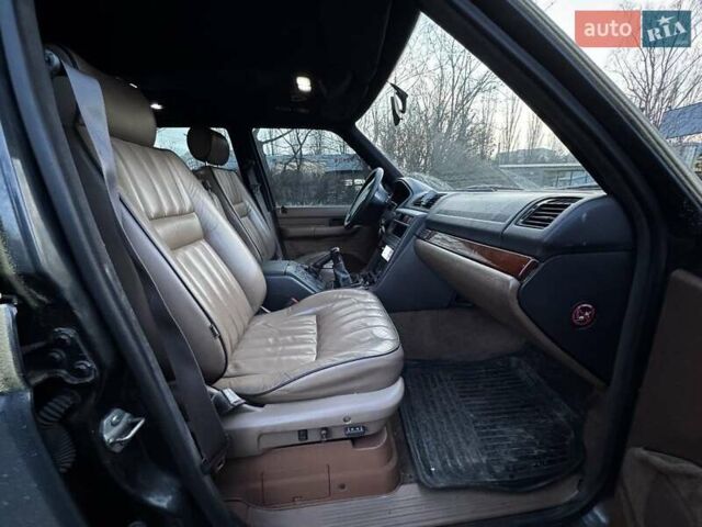 Желтый Ленд Ровер Рендж Ровер, объемом двигателя 2.5 л и пробегом 490 тыс. км за 6900 $, фото 7 на Automoto.ua