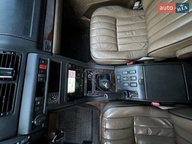 Желтый Ленд Ровер Рендж Ровер, объемом двигателя 2.5 л и пробегом 490 тыс. км за 7500 $, фото 4 на Automoto.ua