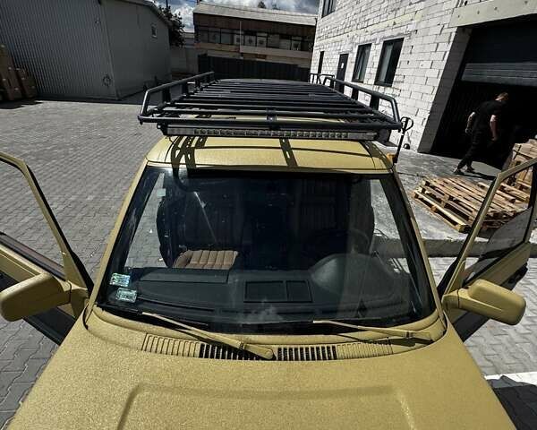 Желтый Ленд Ровер Рендж Ровер, объемом двигателя 2.5 л и пробегом 490 тыс. км за 6900 $, фото 21 на Automoto.ua