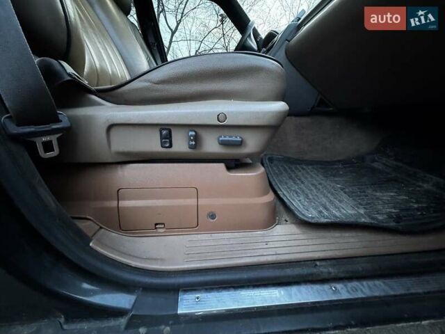 Желтый Ленд Ровер Рендж Ровер, объемом двигателя 2.5 л и пробегом 490 тыс. км за 6900 $, фото 12 на Automoto.ua