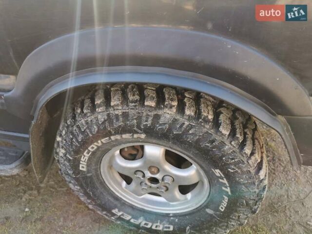 Серый Ленд Ровер Рендж Ровер, объемом двигателя 4.6 л и пробегом 380 тыс. км за 11500 $, фото 2 на Automoto.ua