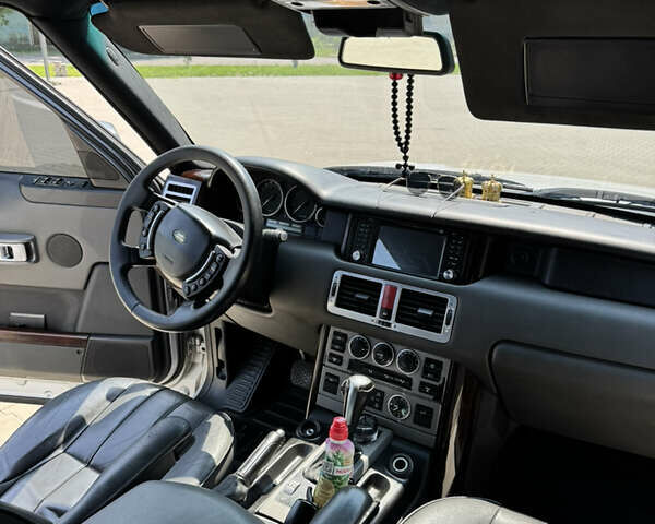 Серый Ленд Ровер Рендж Ровер, объемом двигателя 3 л и пробегом 398 тыс. км за 8950 $, фото 12 на Automoto.ua