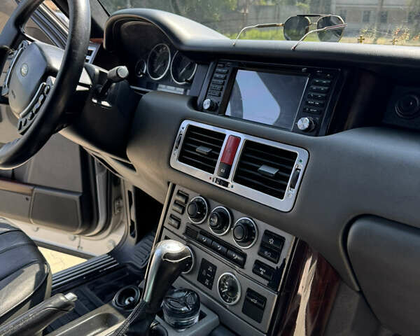 Серый Ленд Ровер Рендж Ровер, объемом двигателя 3 л и пробегом 398 тыс. км за 8950 $, фото 9 на Automoto.ua