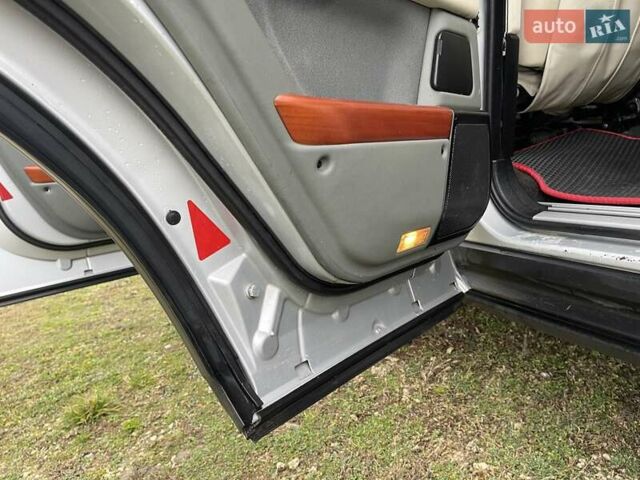 Серый Ленд Ровер Рендж Ровер, объемом двигателя 2.9 л и пробегом 300 тыс. км за 7999 $, фото 43 на Automoto.ua