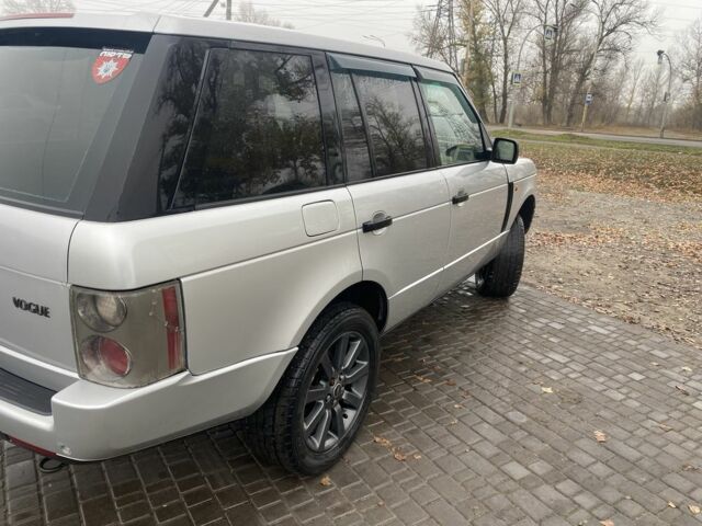 Сірий Ленд Ровер Рендж Ровер, об'ємом двигуна 3 л та пробігом 300 тис. км за 7200 $, фото 4 на Automoto.ua