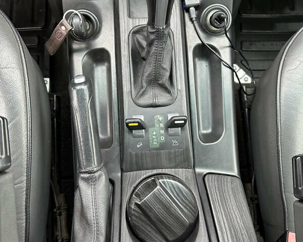 Серый Ленд Ровер Рендж Ровер, объемом двигателя 3 л и пробегом 250 тыс. км за 9600 $, фото 11 на Automoto.ua