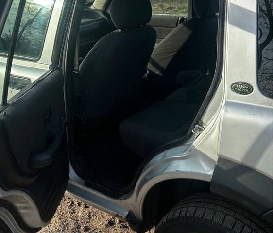 Серый Ленд Ровер Рендж Ровер, объемом двигателя 2 л и пробегом 250 тыс. км за 3000 $, фото 5 на Automoto.ua