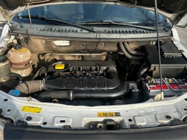 Серый Ленд Ровер Рендж Ровер, объемом двигателя 2 л и пробегом 250 тыс. км за 3000 $, фото 8 на Automoto.ua