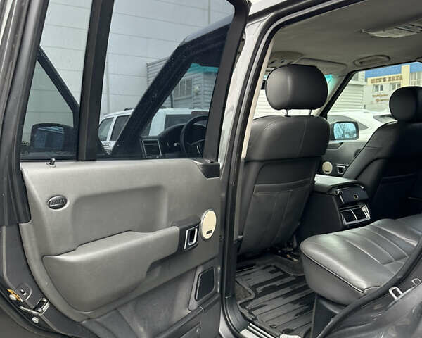 Серый Ленд Ровер Рендж Ровер, объемом двигателя 3 л и пробегом 250 тыс. км за 9600 $, фото 5 на Automoto.ua