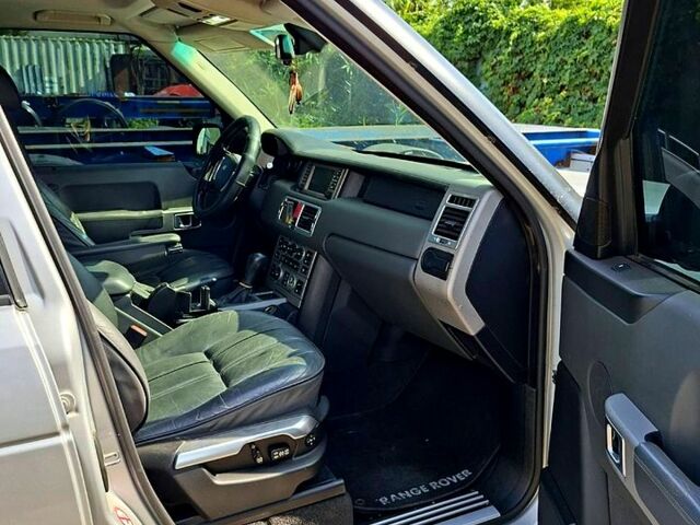 Сірий Ленд Ровер Рендж Ровер, об'ємом двигуна 4.4 л та пробігом 221 тис. км за 12500 $, фото 6 на Automoto.ua