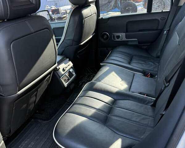 Ленд Ровер Рендж Ровер 2005 в Киеве на Automoto.ua Серый Ленд Ровер Рендж Ровер, объемом двигателя 4.2 л и пробегом 202 тыс. км за 9647 $, фото 2 на Automoto.ua