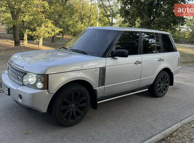Сірий Ленд Ровер Рендж Ровер, об'ємом двигуна 4.4 л та пробігом 235 тис. км за 10500 $, фото 6 на Automoto.ua
