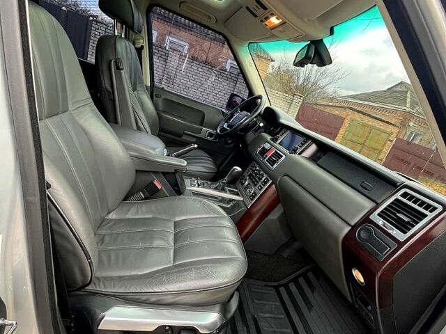 Серый Ленд Ровер Рендж Ровер, объемом двигателя 4.4 л и пробегом 234 тыс. км за 9999 $, фото 11 на Automoto.ua