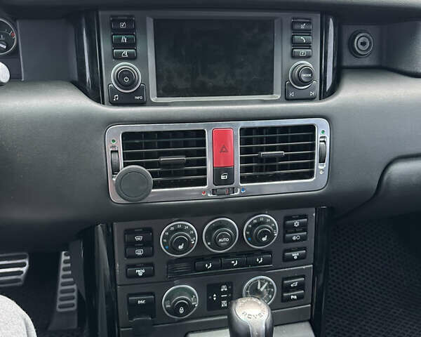 Сірий Ленд Ровер Рендж Ровер, об'ємом двигуна 4.2 л та пробігом 189 тис. км за 10500 $, фото 12 на Automoto.ua