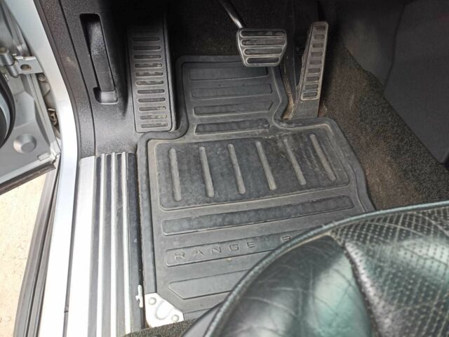 Серый Ленд Ровер Рендж Ровер, объемом двигателя 4.2 л и пробегом 290 тыс. км за 7999 $, фото 15 на Automoto.ua