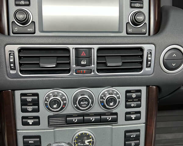 Серый Ленд Ровер Рендж Ровер, объемом двигателя 4.4 л и пробегом 198 тыс. км за 12000 $, фото 13 на Automoto.ua