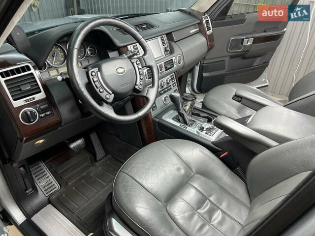 Серый Ленд Ровер Рендж Ровер, объемом двигателя 4.4 л и пробегом 198 тыс. км за 12000 $, фото 10 на Automoto.ua