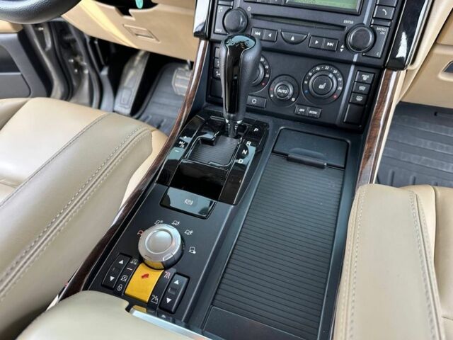 Сірий Ленд Ровер Рендж Ровер, об'ємом двигуна 3.6 л та пробігом 190 тис. км за 9999 $, фото 10 на Automoto.ua