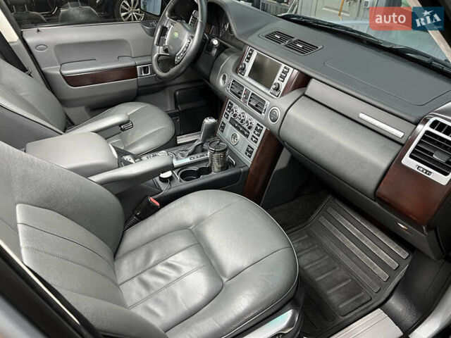 Серый Ленд Ровер Рендж Ровер, объемом двигателя 4.4 л и пробегом 198 тыс. км за 12000 $, фото 9 на Automoto.ua