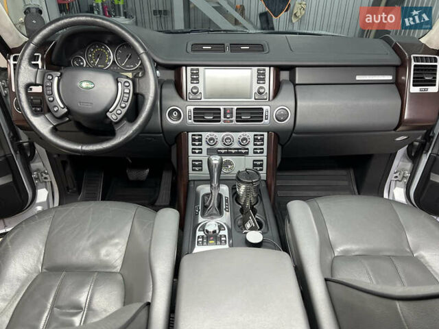 Серый Ленд Ровер Рендж Ровер, объемом двигателя 4.4 л и пробегом 198 тыс. км за 12000 $, фото 16 на Automoto.ua