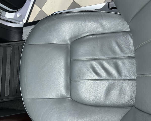 Серый Ленд Ровер Рендж Ровер, объемом двигателя 4.4 л и пробегом 198 тыс. км за 12000 $, фото 14 на Automoto.ua