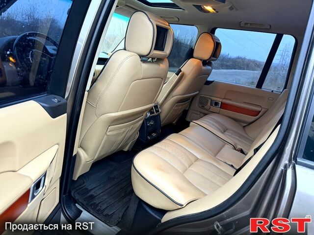 Сірий Ленд Ровер Рендж Ровер, об'ємом двигуна 3.6 л та пробігом 240 тис. км за 12000 $, фото 11 на Automoto.ua